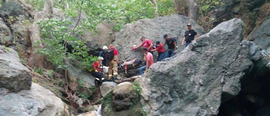 Κρήτη: Τουρίστας έπεσε σε φαράγγι – Νοσηλεύεται σε ΜΕΘ