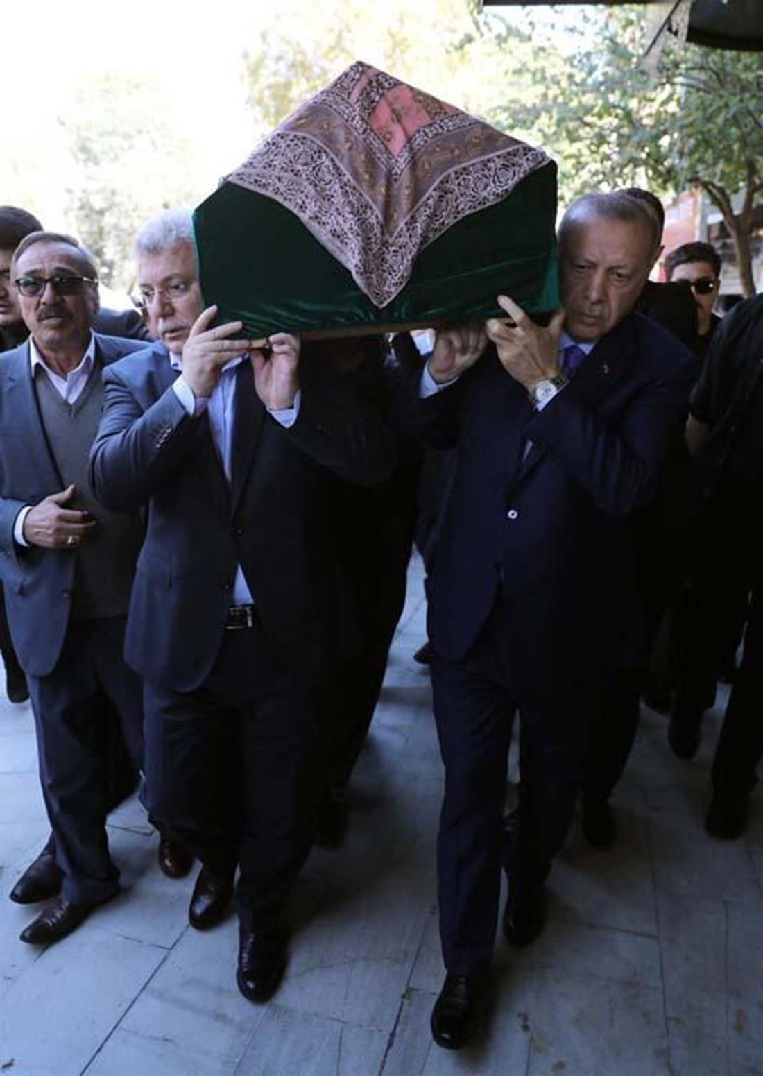 Ερντογάν - φέρετρο - κηδεία Ακμπάσογλου