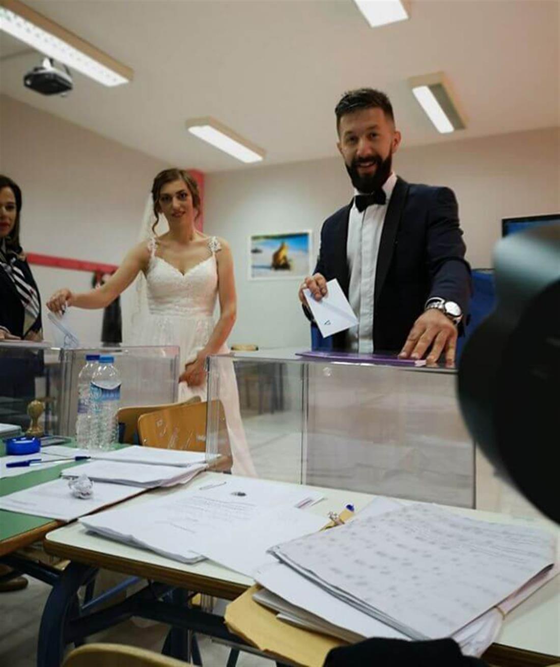 εκλογικό τμήμα - Φαραί - ζευγάρι - γάμος - γαμπρός - νύφη