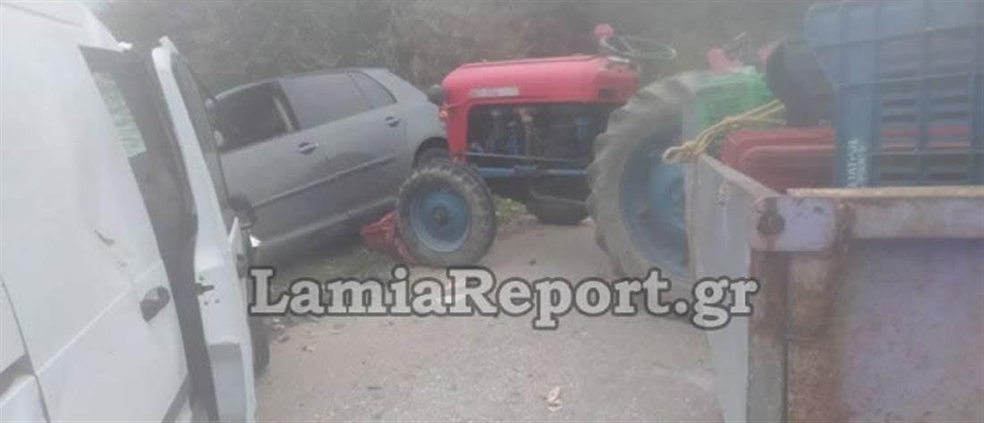Τροχαίο ατύχημα με τρακτέρ και δύο αυτοκίνητα στη Λαμία (εικόνες)