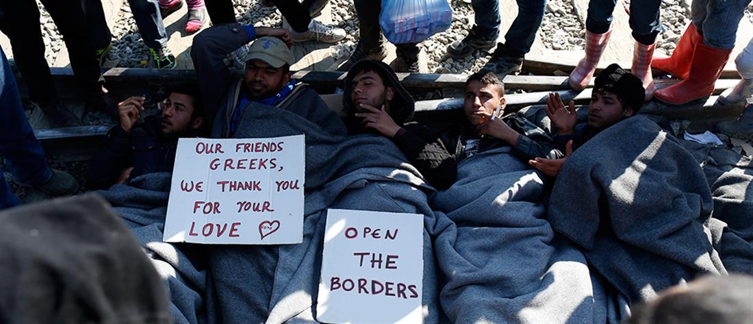 AP - Ειδομένη - πρόσφυγες - σύνορα - σιδηροδρομικές γραμμές - καθιστική διαμαρτυρία