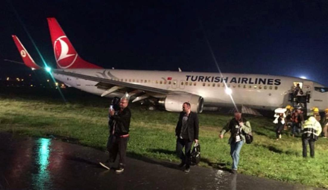 ΑΕΡΟΔΡΟΜΙΟ ΠΡΙΣΤΙΝΑ - ΜΠΟΙΝΓΚ 737-800 - TURKISH AIRLINES - ΠΡΟΣΓΕΙΩΣΗ ΣΕ ΧΩΡΑΦΙ