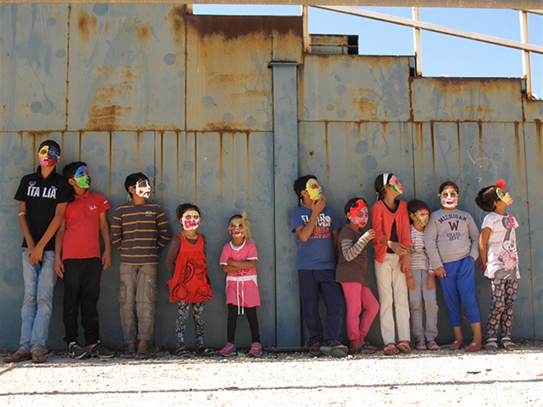 Παιδιά - πρόσφυγες - θεατρικές μάσκες - εργαστήριο μάσκας