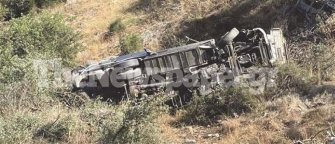 Βόλος: Νεκρός οδηγός που έπεσε σε γκρεμό 25 μέτρων (εικόνες)