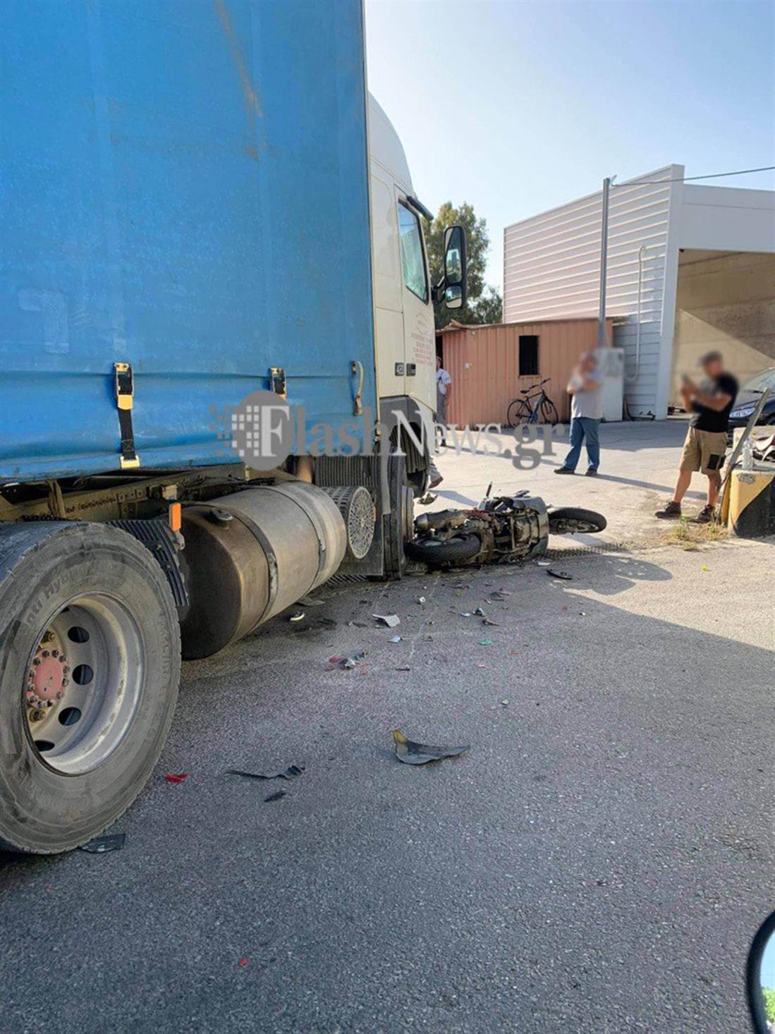 Τροχαίο - σύγκρουση - οδηγός μηχανής - φορτηγό - Ηράκλειο - Κρήτη