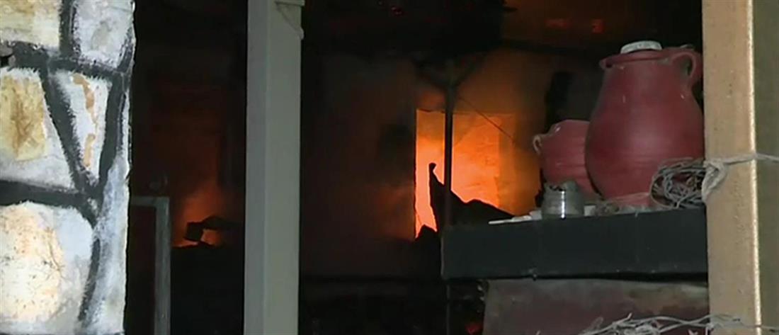 Επανομή: Σπίτι τυλίχθηκε στις φλόγες - Κινδύνευσε οικογένεια (βίντεο)