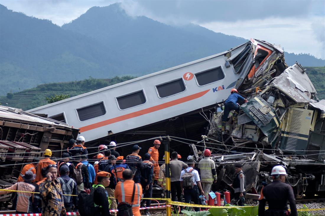 Ινδονησία - Σύγκρουση Τρένων