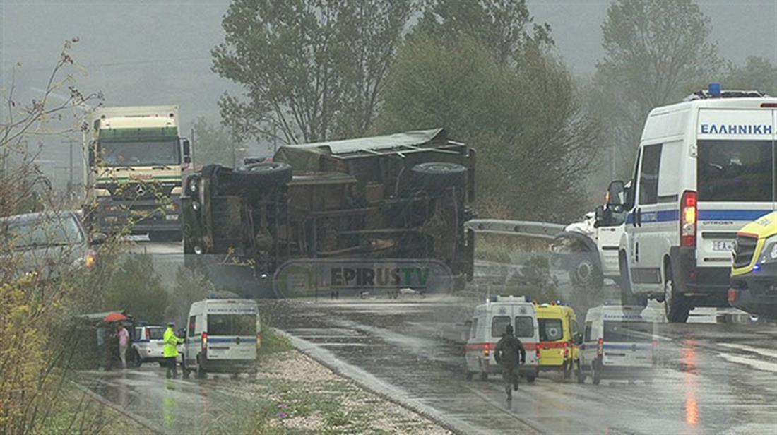 Στρατιωτικό όχημα - Ιωάννινα - τροχαίο ατύχημα