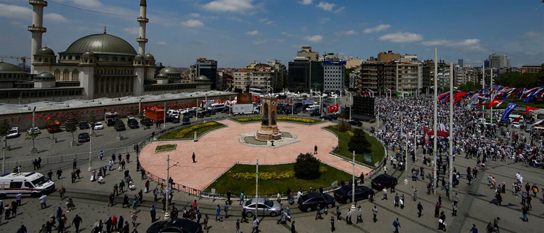 Κωνσταντινούπολη: Ο Ερντογάν εγκαινίασε το μεγαλοπρεπές τέμενος στην πλατεία Ταξίμ