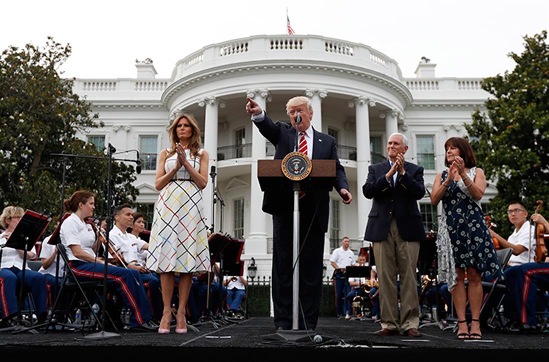 AP - Melania Trump - Μελάνια Τραμπ - φόρεμα - Μαίρη Κατράντζου