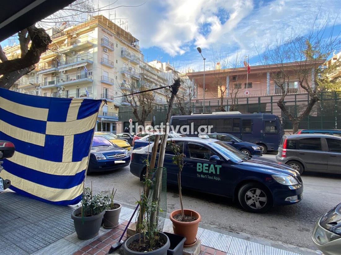 Θεσσαλονίκη - ελληνική σημαία - τουρκικό προξενείο