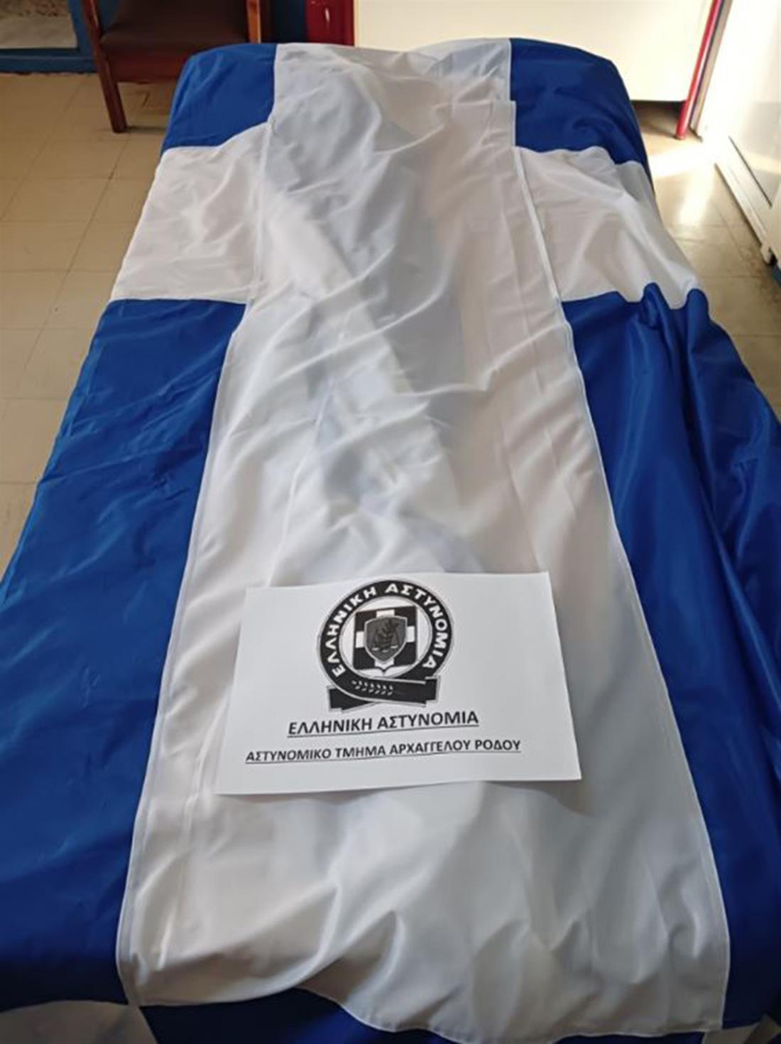 Ρόδος - ελληνική σημαία - Χαράκι