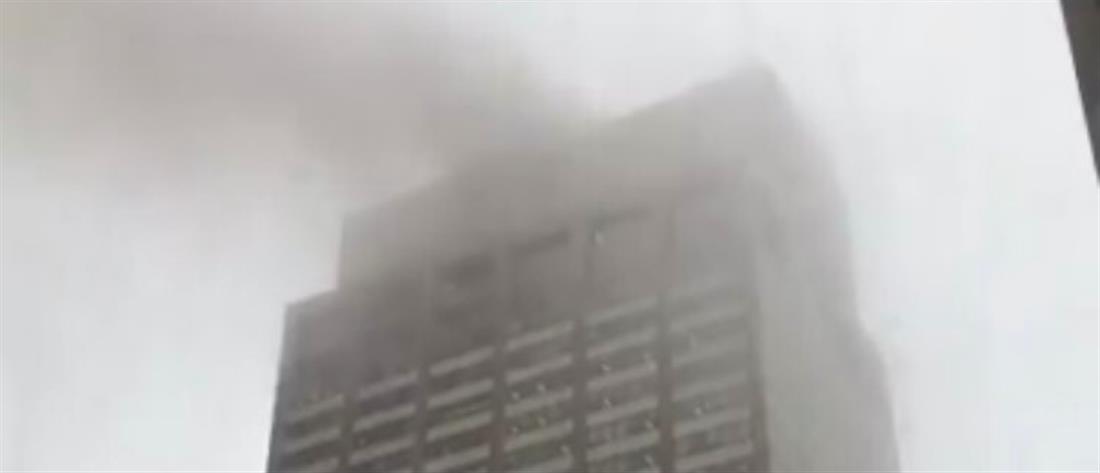 Ελικόπτερο έπεσε σε κτήριο στη Νέα Υόρκη