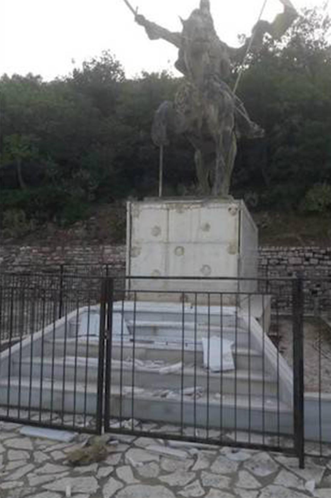 Μεσσηνία - βανδαλισμός - άγαλμα του Κολοκοτρώνη