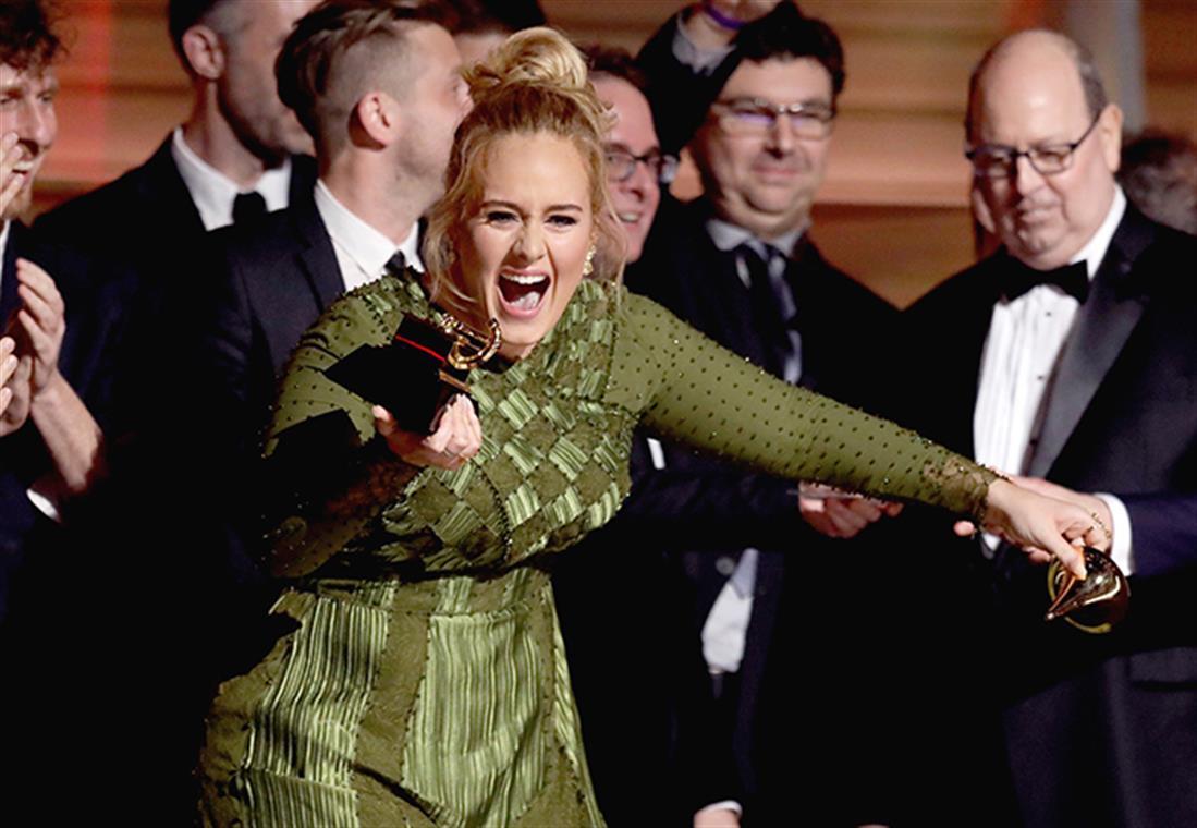 AP - Grammy - Adele - βραβείο - σπασμένο