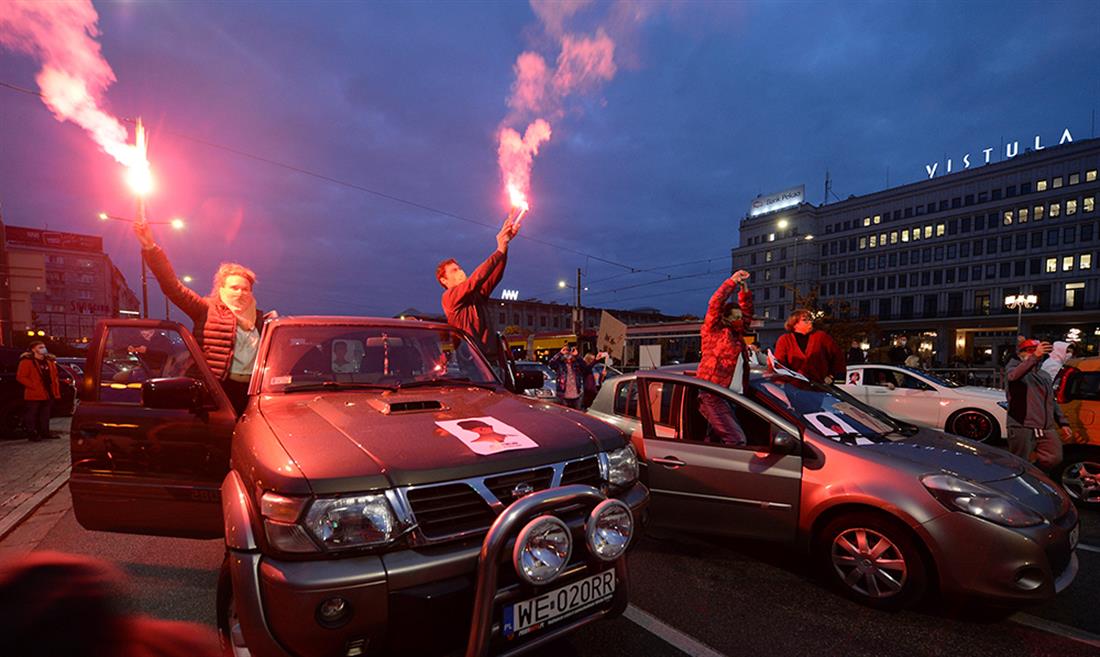 AP - Πολωνία - διαδηλωτές - άμβλωση