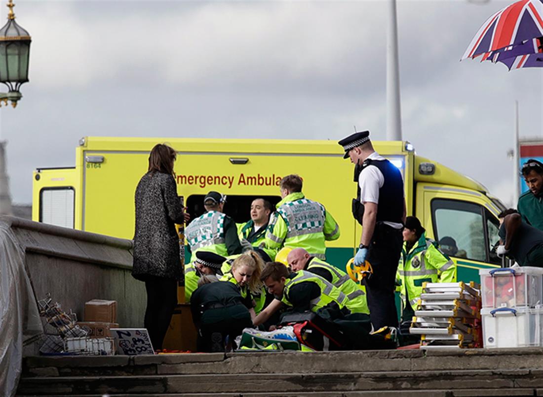 AP - Αγγλία - τραυματίες - λεωφορείο - πυροβολισμοί - κοινοβούλιο