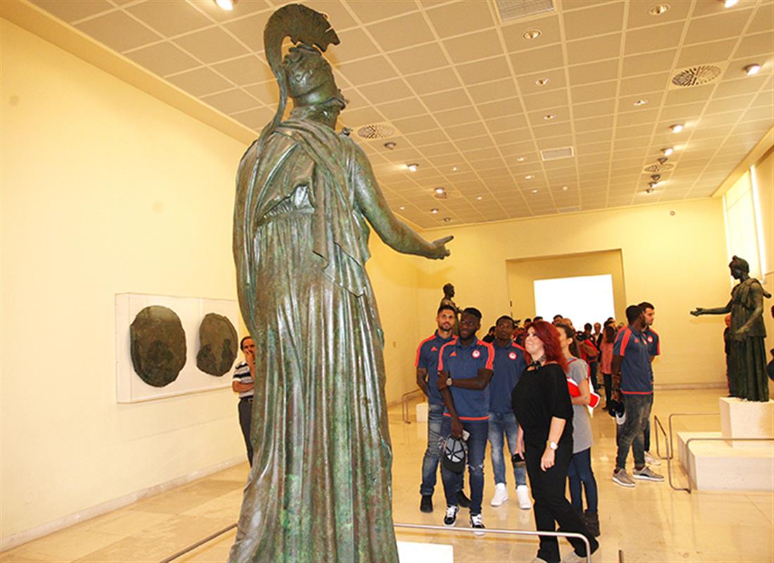 Ολυμπιακός - επίσκεψη -Αρχαιολογικό Μουσείο - Πειραιάς