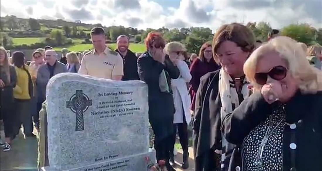 Ιρλανδία - φέρετρο - κηδεία - μήνυμα