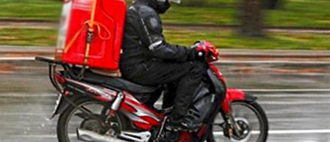 Μητσοτάκης για διανομείς: Υποχρεωτική η παροχή μοτοσικλέτας και κράνους