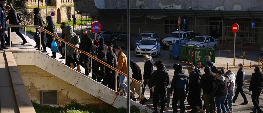 Θεσσαλονίκη - Επεισόδια: Στα δικαστήρια οι συλληφθέντες (εικόνες)