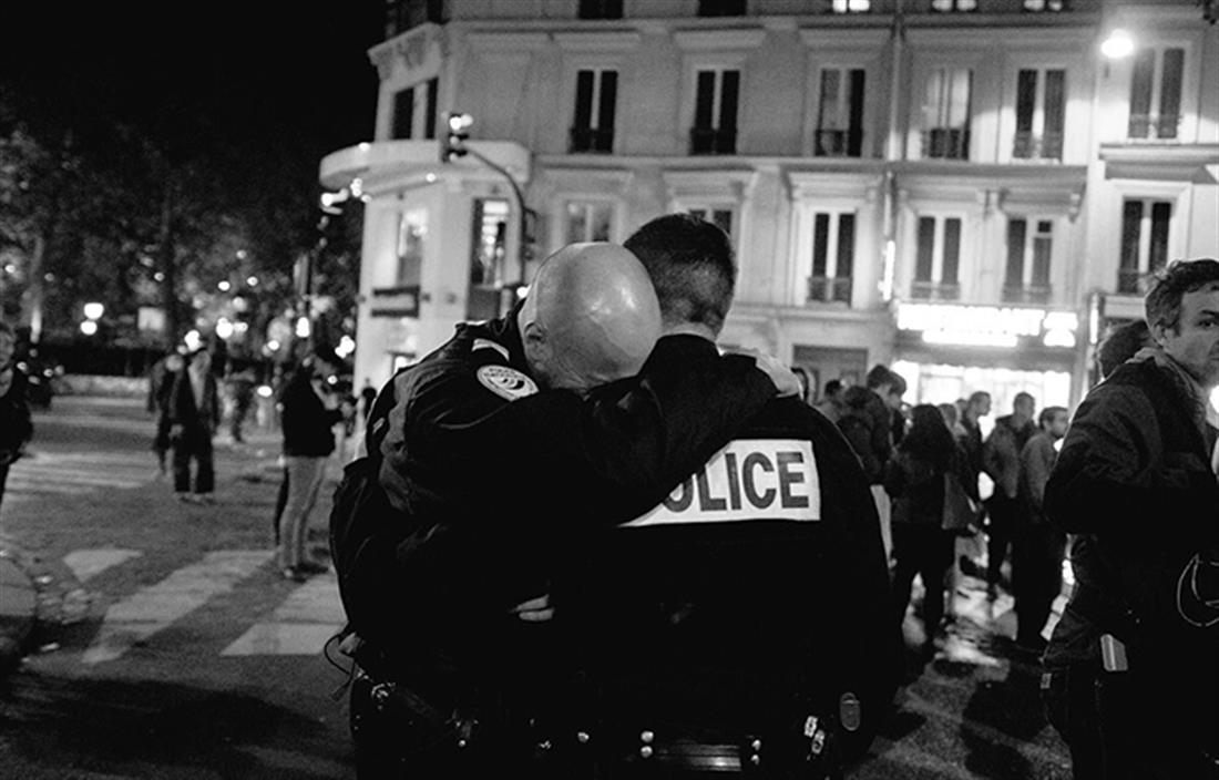 Παρίσι - Γαλλία - πυροβολισμοί – αστυνομικοί - Ηλύσια Πεδία