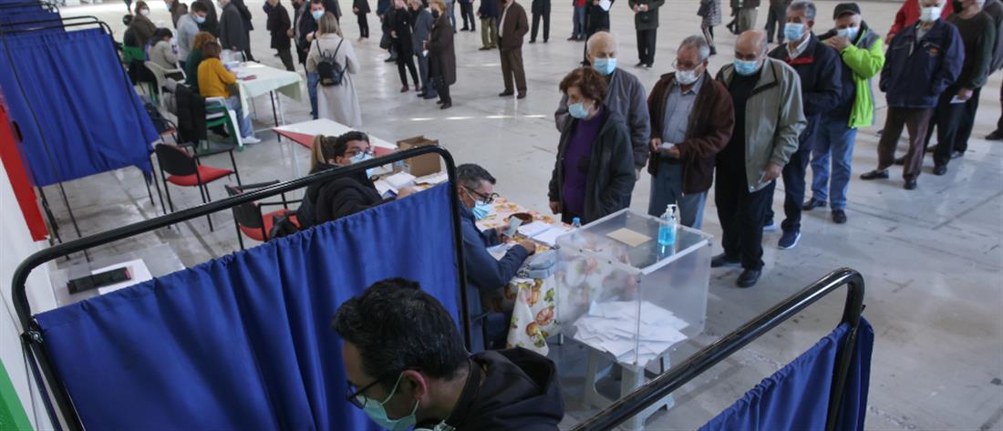Εκλογές στο ΚΙΝΑΛ: Χωρίς προβλήματα η διαδικασία