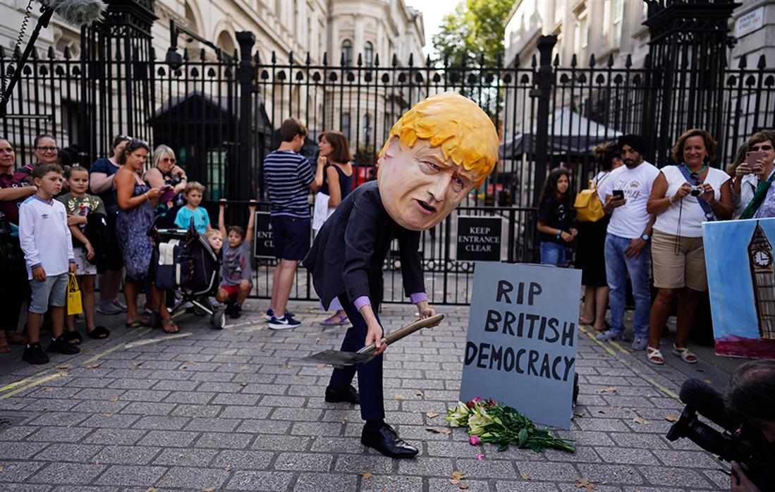 Βρετανοί - διαδηλώσεις