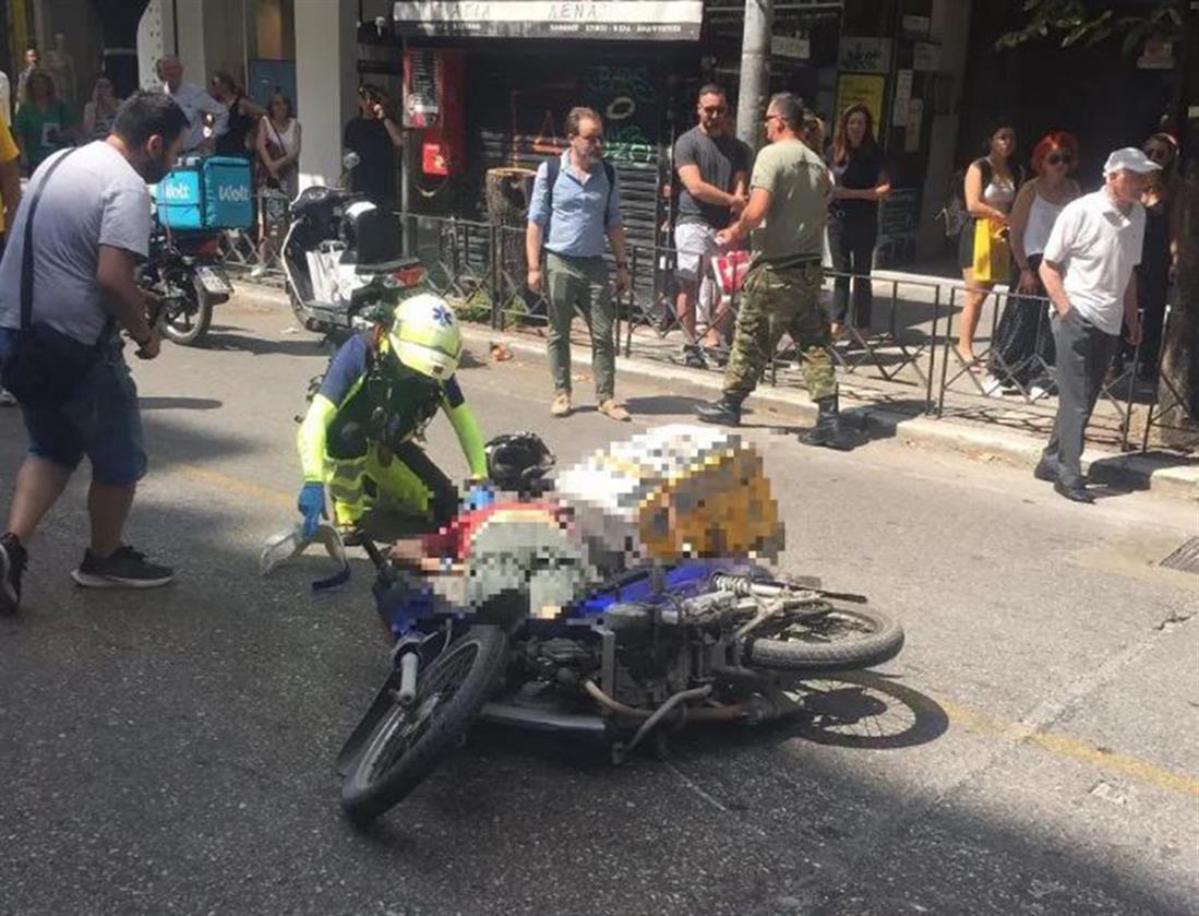 Θεσσαλονίκη - τροχαίο δυστύχημα - νεκρός διανομέας - σύγκρουση μηχανής με ΙΧ