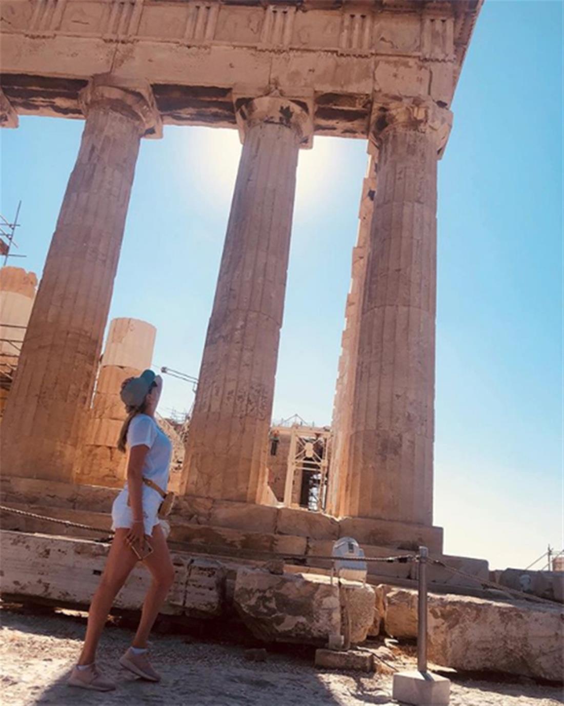 Κέιτ Άπτον - διακοπές στην Ελλάδα