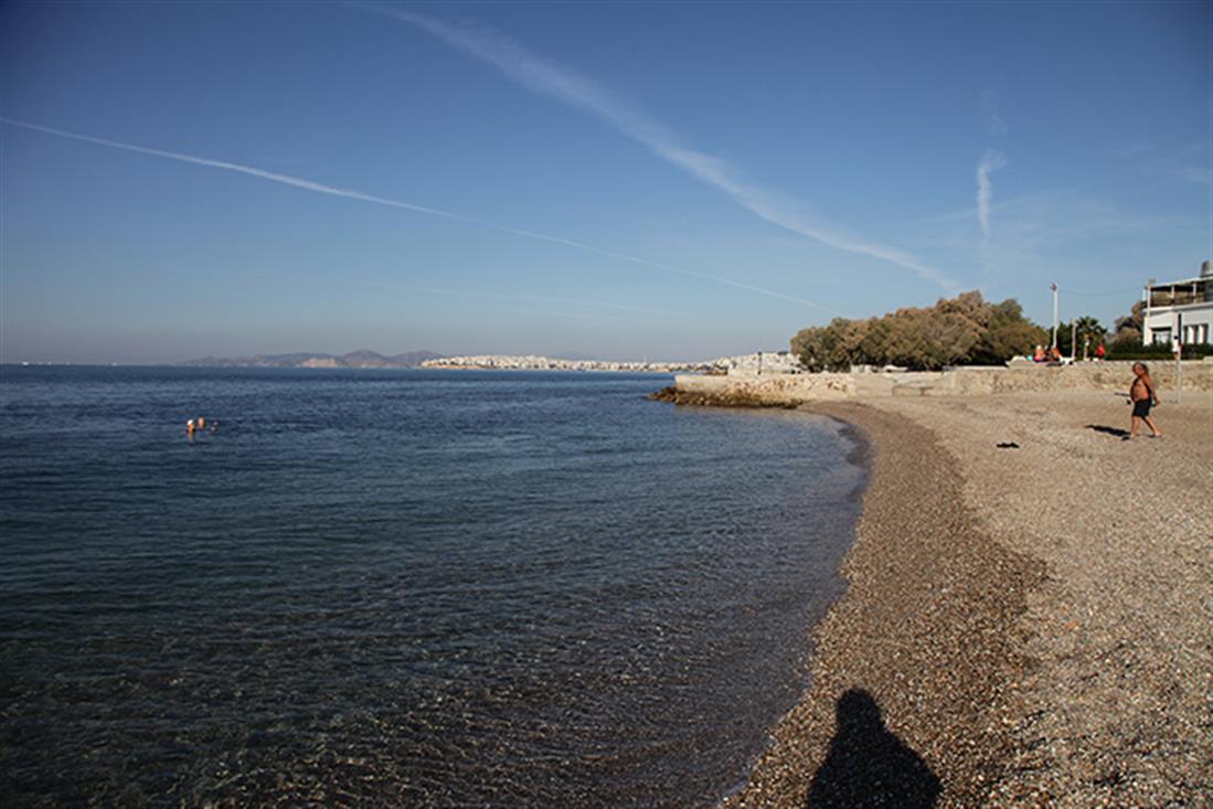 Κουρουμπλής - παράδοση - παραλίες - πετρελαιοκηλίδα - Σαρωνικός