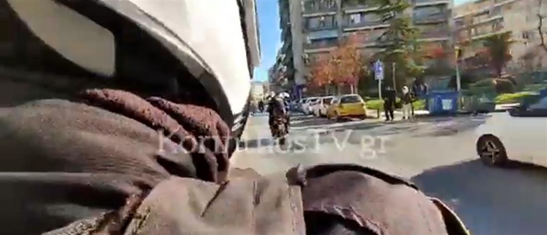 Θεσσαλονίκη: Αστυνομικοί μετέφεραν σε 3 λεπτά γυναίκα στο νοσοκομείο (βίντεο)