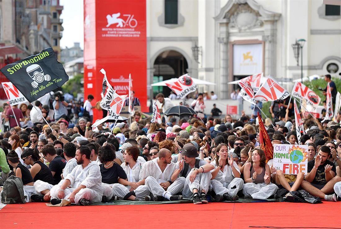 Φεστιβάλ Βενετίας - ακτιβιστές - κόκκινο χαλί