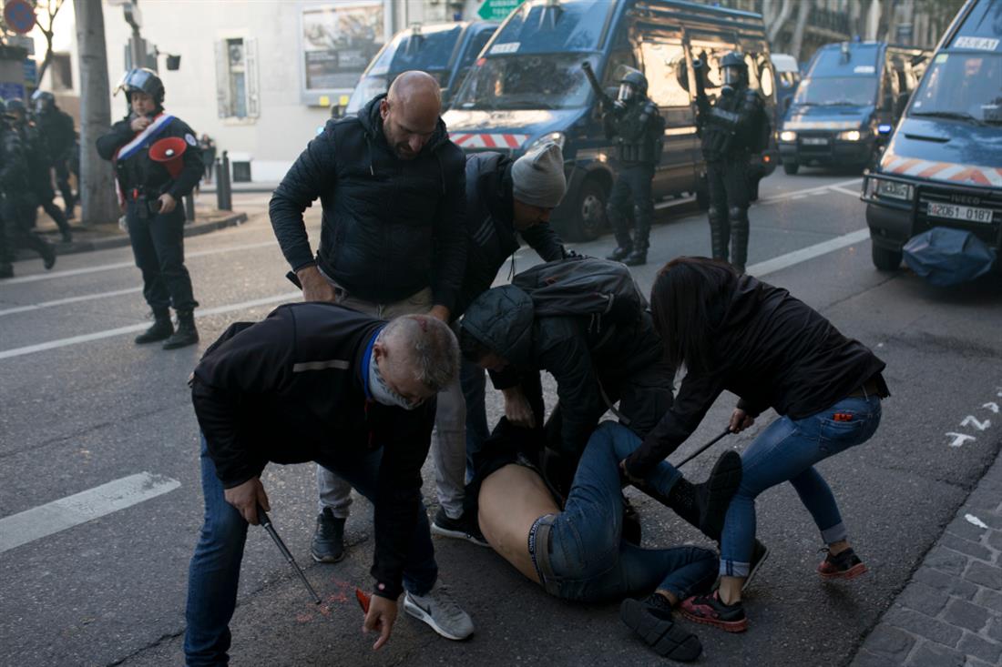 Γαλλία - κίτρινα γιλέκα - αστυνομικοι
