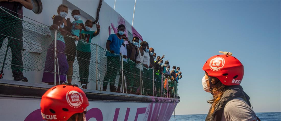 AP - Banksy - πλοία διάσωσης - μετανάστες - πρόσφυγες - Μεσόγειος