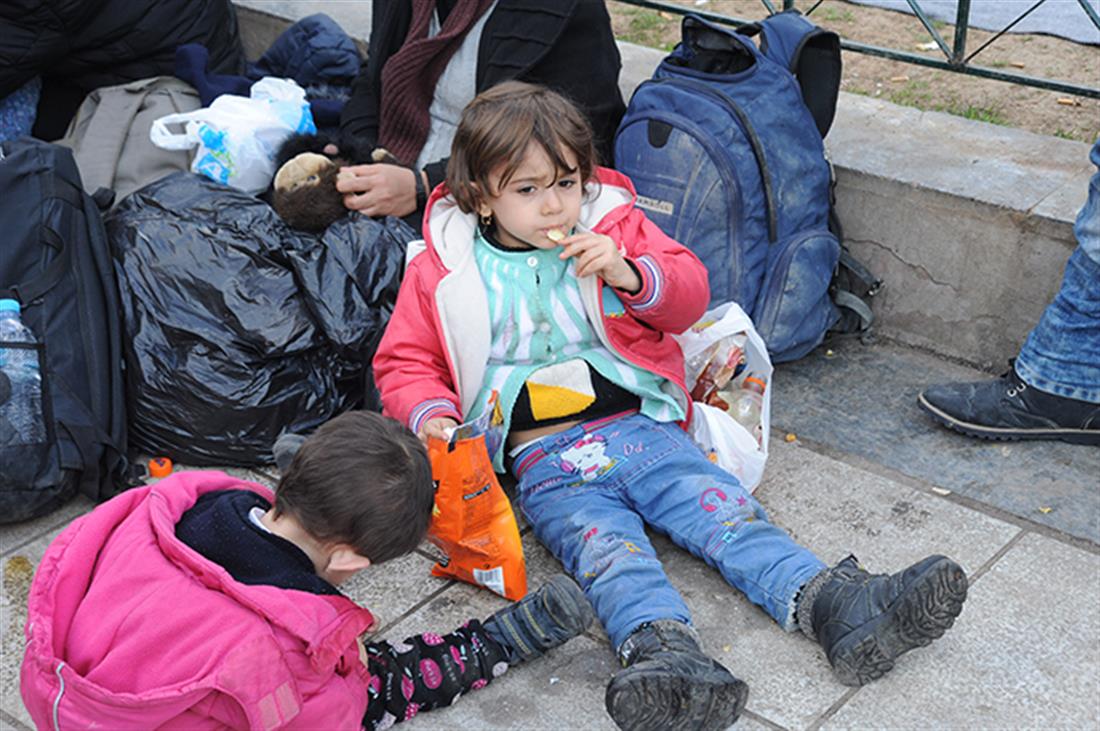 Προσφυγόπουλα - συναισθήματα - πρόσφυγες - παιδιά - αϋπνίες - κλειστοφοβία - μετατραυματικό στρες