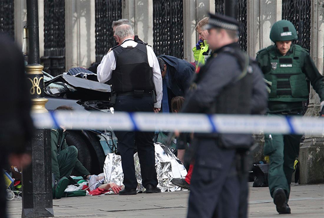 AP - Αγγλία - τραυματίες - λεωφορείο - πυροβολισμοί - κοινοβούλιο