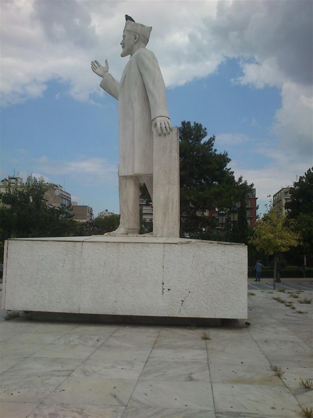 Πράσινα νύχια - άγαλμα - Θεσσαλονίκη