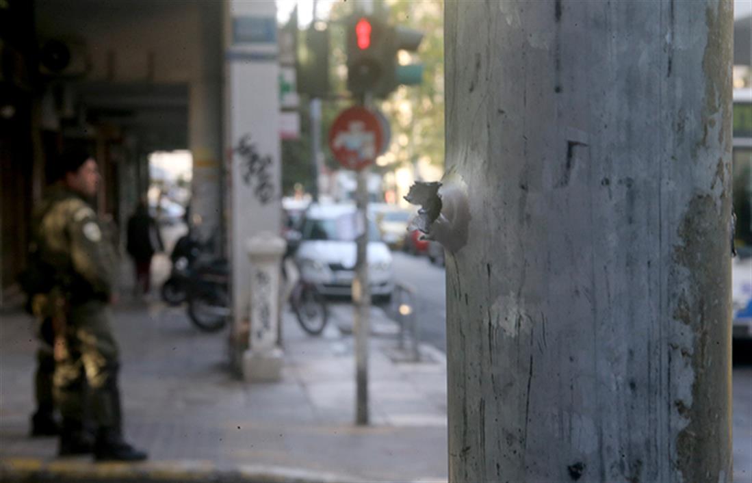 επίθεση - ΠΑΣΟΚ - πυροβολισμοί - Χαρ. Τρικούποι - φθορές