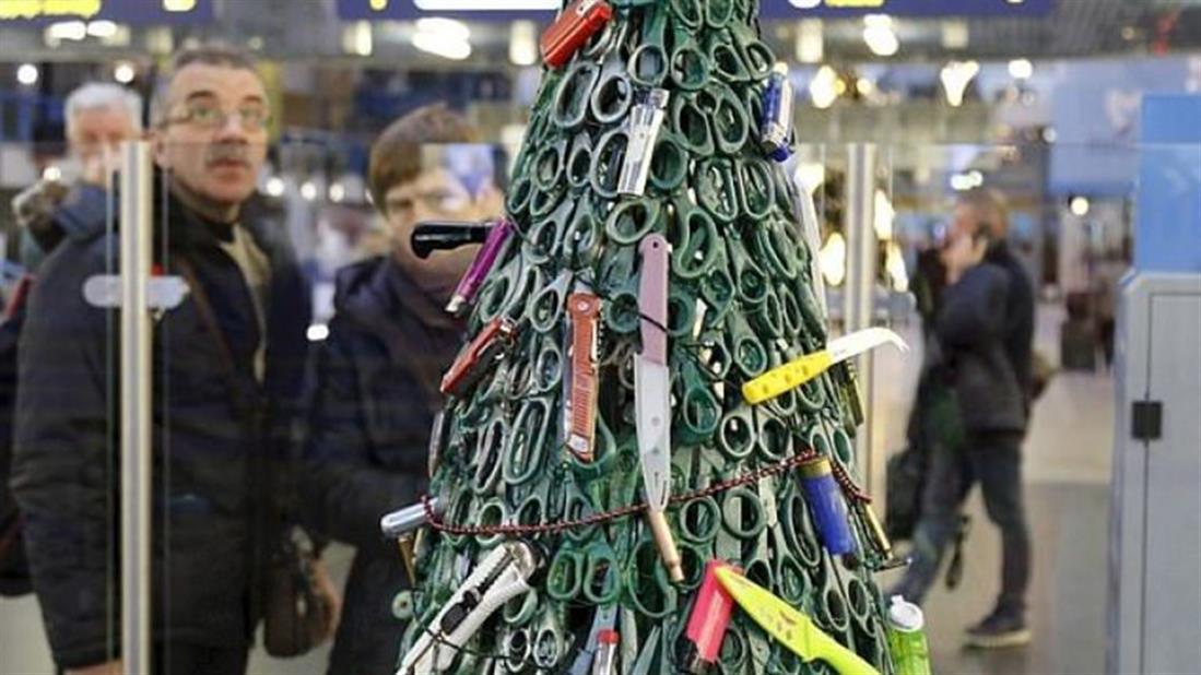Χριστουγεννιάτικο δέντρο - κατασχεθέντα αντικείμενα - αεροδρόμιο Βίλνιους