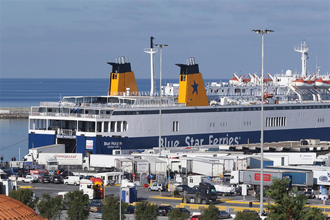 Πλοία - ΠΝΟ - λιμάνι - Ηράκλειο - Κρήτη - λήξη απεργίας