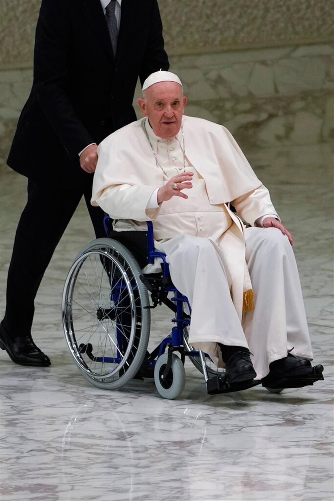 πάπας Φραγκίσκος - αναπηρικό αμαξίδιο