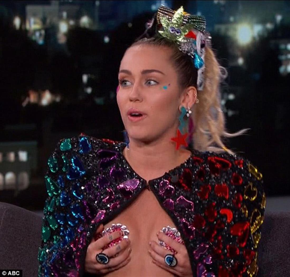 Miley Cyrus - γυμνή - τηλεοπτική εκπομπή