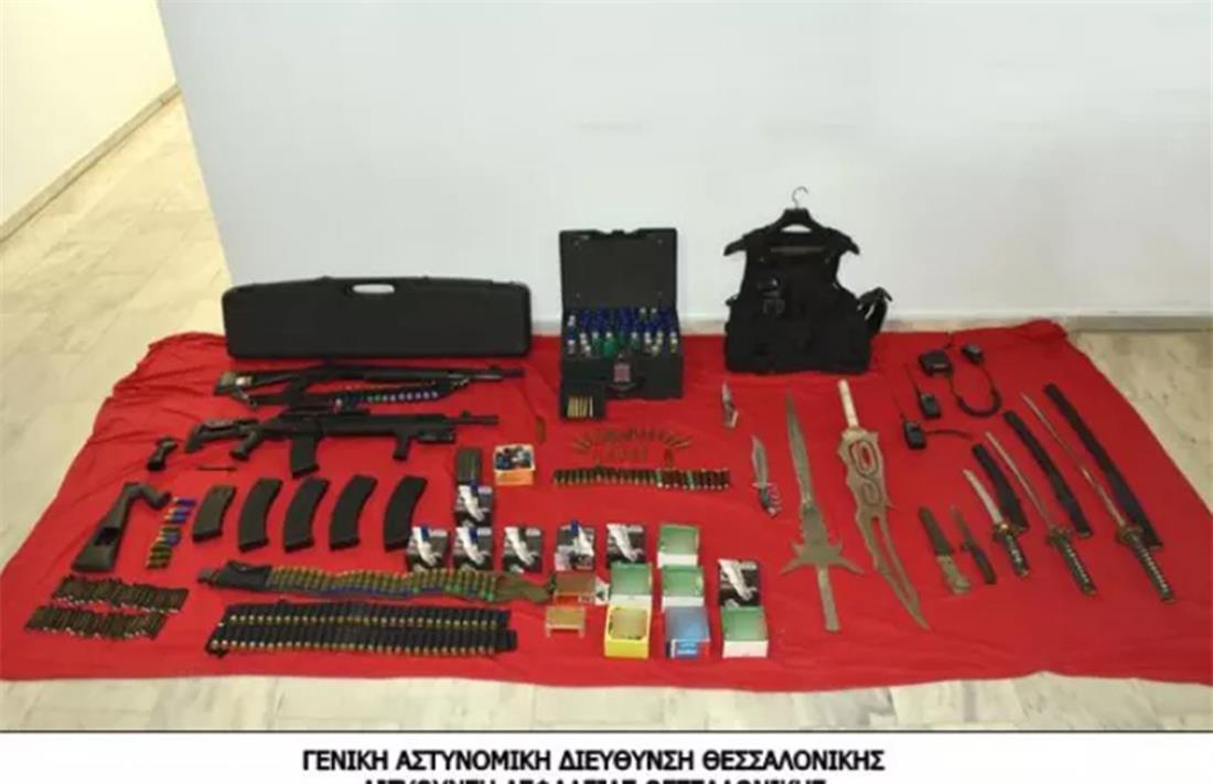 σύλληψη  47χρονου - Πολίχνη - Θεσσαλονίκη - σπαθιά - μαχαίρια - όπλα