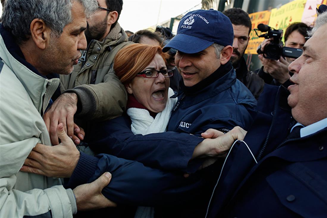 Ένταση - υπουργείο Παιδείας