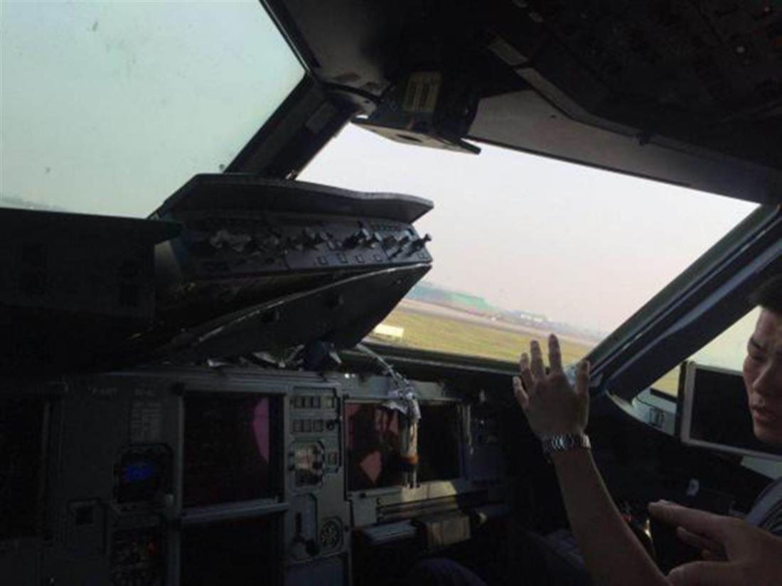 Sichuan Airlines - αεροπλάνο - αποκολλήθηκε τζάμι