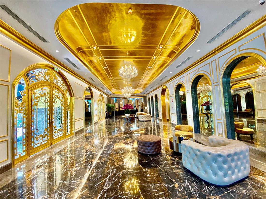 Βιετνάμ - ξενοδοχείο - χρυσές μπανιέρες - χρυσές λεκάνες