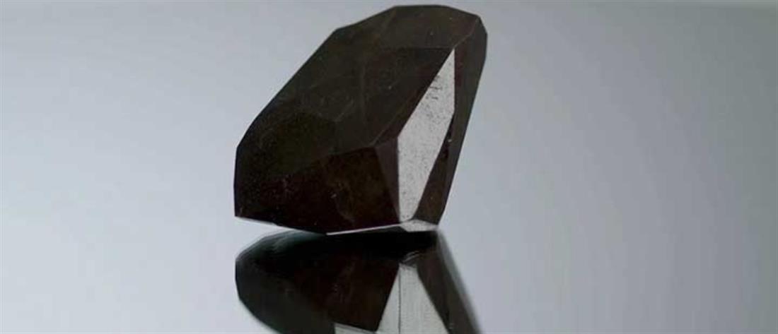 Πουλήθηκε σε δημοπρασία το μεγαλύτερο μαύρο διαμάντι στον κόσμο