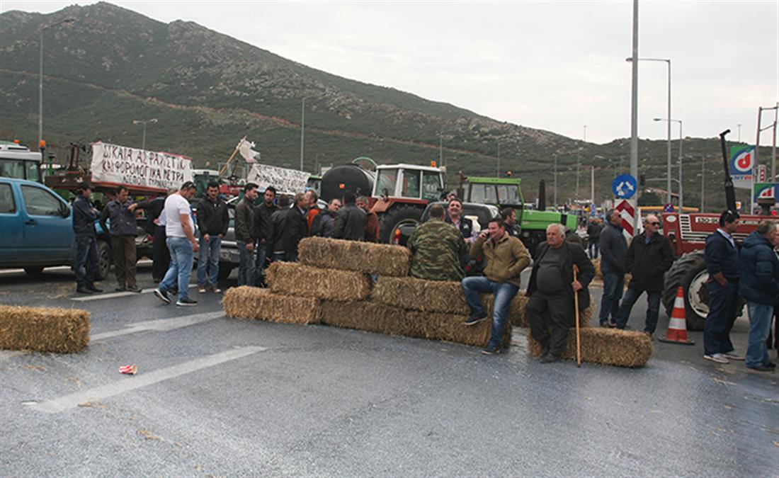 Μπλόκα - αγρότες - Τέμπη