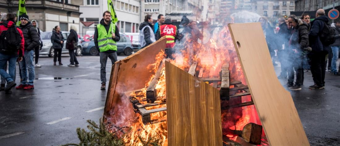 Δακρυγόνα κατά διαδηλωτών στο Παρίσι (εικόνες)